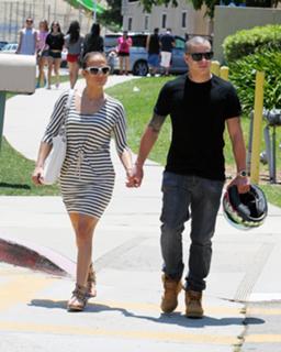 Jennifer Lopez feet photo thumbnail