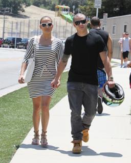 Jennifer Lopez feet photo thumbnail