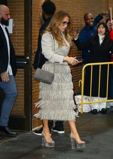 Jennifer Lopez feet photo thumbnail