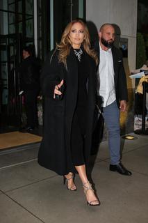 Jennifer Lopez feet photo thumbnail