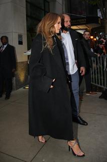 Jennifer Lopez feet photo thumbnail