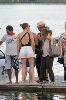 Jennifer Lopez feet photo thumbnail