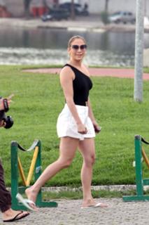 Jennifer Lopez feet photo thumbnail