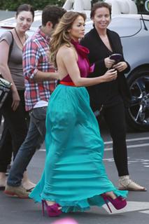 Jennifer Lopez feet photo thumbnail