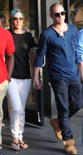 Jennifer Lopez feet photo thumbnail