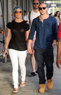 Jennifer Lopez feet photo thumbnail