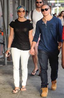 Jennifer Lopez feet photo thumbnail