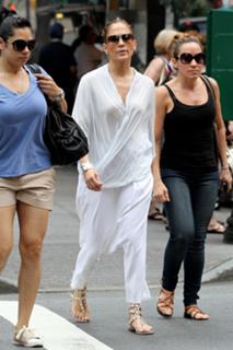 Jennifer Lopez feet photo thumbnail