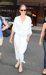 Jennifer Lopez feet photo thumbnail