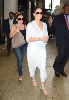 Jennifer Lopez feet photo thumbnail