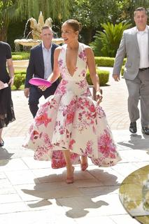 Jennifer Lopez feet photo thumbnail