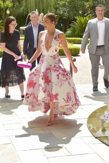 Jennifer Lopez feet photo thumbnail