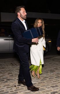 Jennifer Lopez feet photo thumbnail