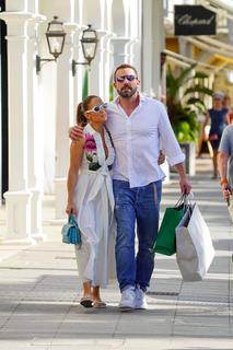Jennifer Lopez feet photo thumbnail