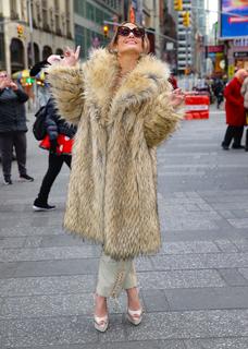 Jennifer Lopez feet photo thumbnail
