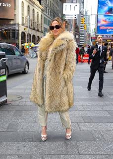 Jennifer Lopez feet photo thumbnail