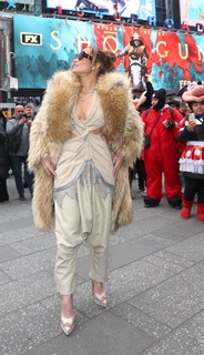 Jennifer Lopez feet photo thumbnail