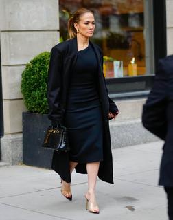 Jennifer Lopez feet photo thumbnail