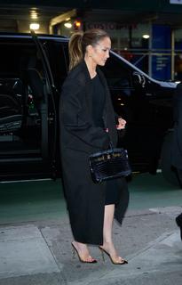 Jennifer Lopez feet photo thumbnail