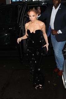 Jennifer Lopez feet photo thumbnail