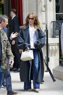 Jennifer Lopez feet photo thumbnail