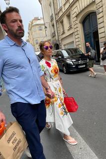 Jennifer Lopez feet photo thumbnail