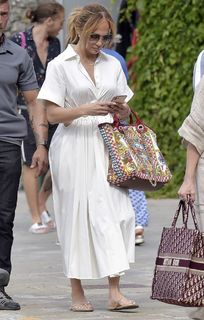 Jennifer Lopez feet photo thumbnail