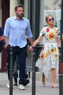 Jennifer Lopez feet photo thumbnail