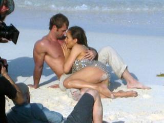 Jennifer Lopez feet photo thumbnail