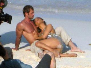 Jennifer Lopez feet photo thumbnail