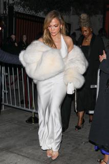 Jennifer Lopez feet photo thumbnail