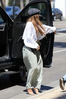 Jennifer Lopez feet photo thumbnail