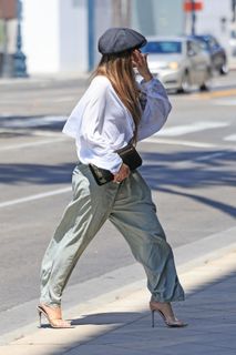 Jennifer Lopez feet photo thumbnail