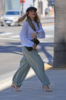 Jennifer Lopez feet photo thumbnail