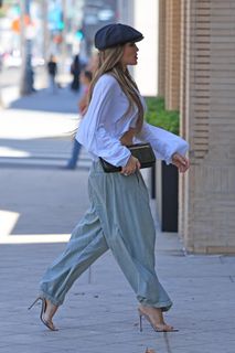 Jennifer Lopez feet photo thumbnail