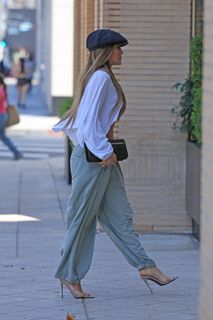 Jennifer Lopez feet photo thumbnail