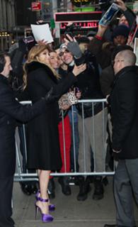 Jennifer Lopez feet photo thumbnail