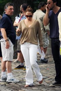 Jennifer Lopez feet photo thumbnail