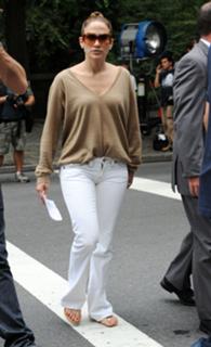 Jennifer Lopez feet photo thumbnail