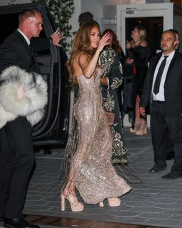 Jennifer Lopez feet photo 3