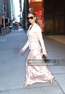 Jennifer Lopez feet photo 3