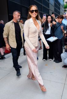 Jennifer Lopez feet photo 18