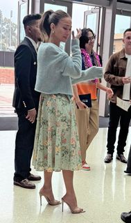 Jennifer Lopez feet photo 13