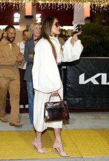 Jennifer Lopez feet photo 3