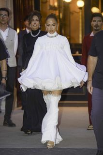 Jennifer Lopez feet photo 14