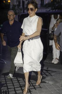 Jennifer Lopez feet photo 9