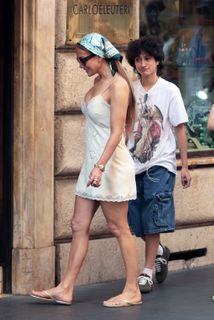 Jennifer Lopez feet photo 9