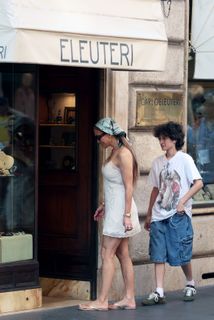 Jennifer Lopez feet photo 8