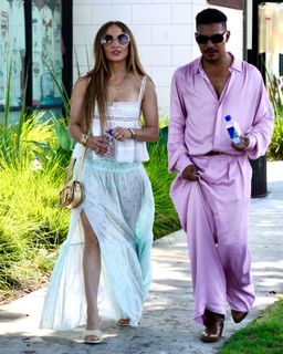 Jennifer Lopez feet photo 9