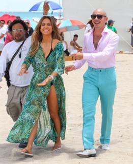 Jennifer Lopez feet photo thumbnail